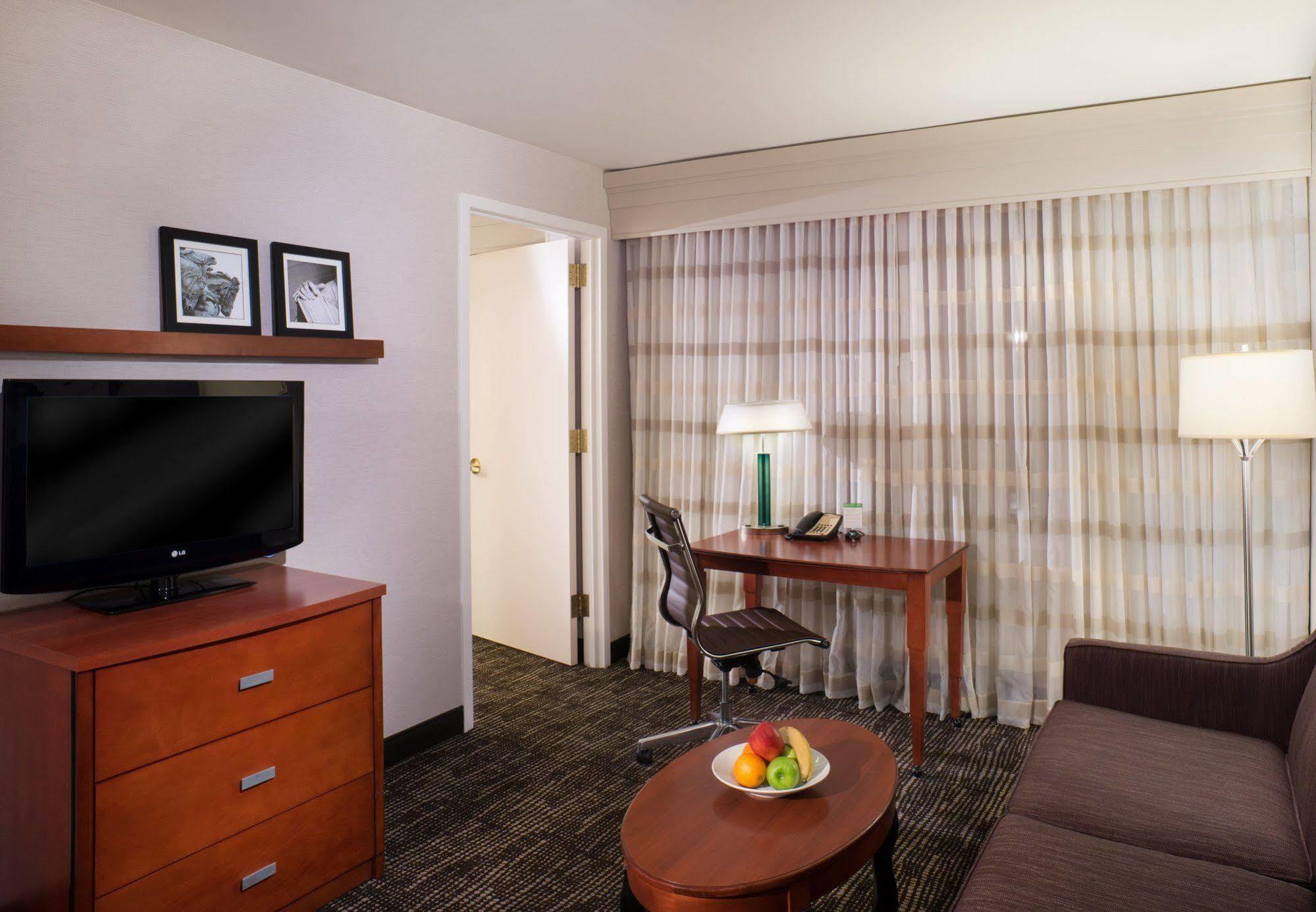 Canopy By Hilton Dc Embassy Row 4*